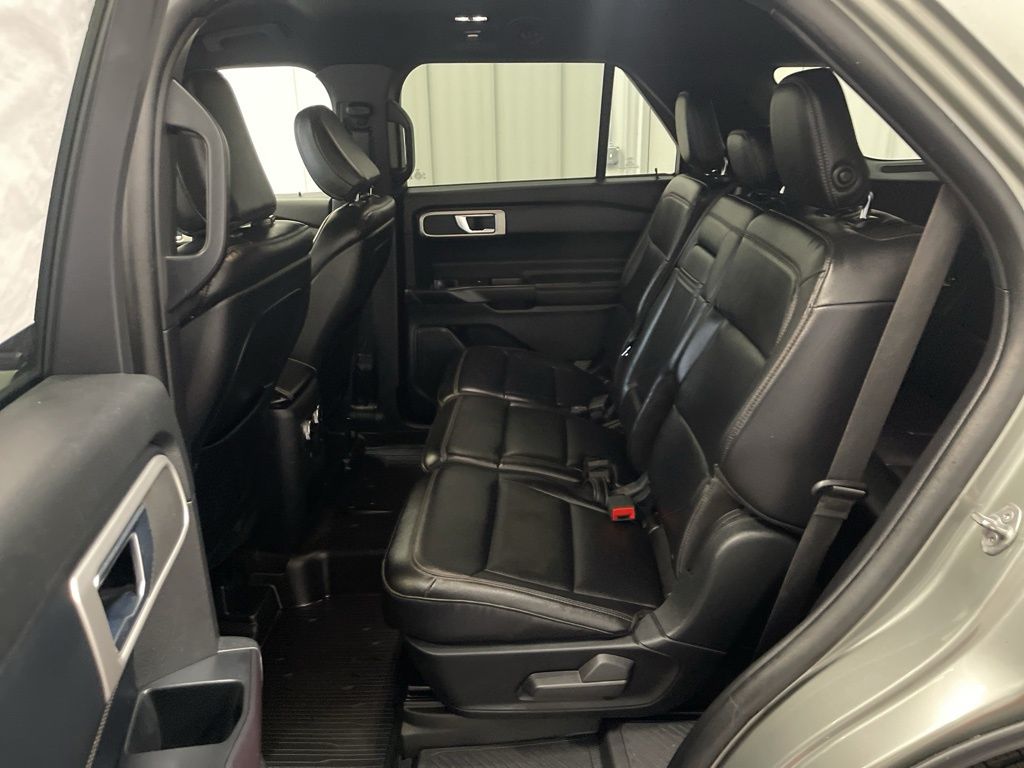 Vehicle image 10 of 22