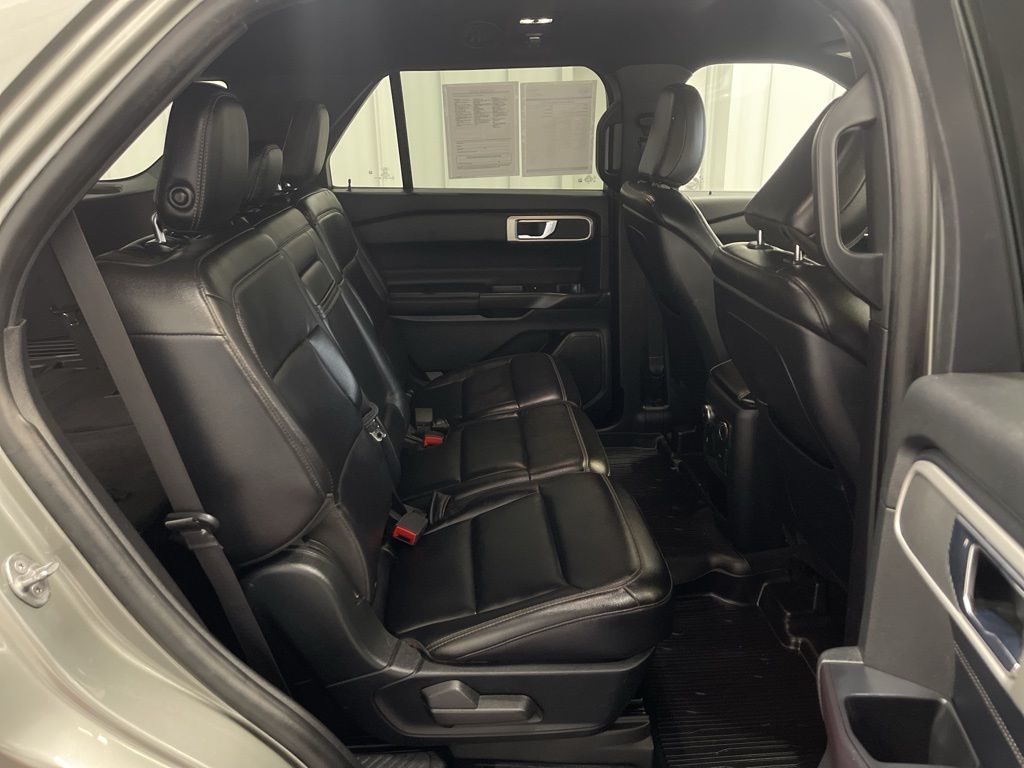 Vehicle image 15 of 22