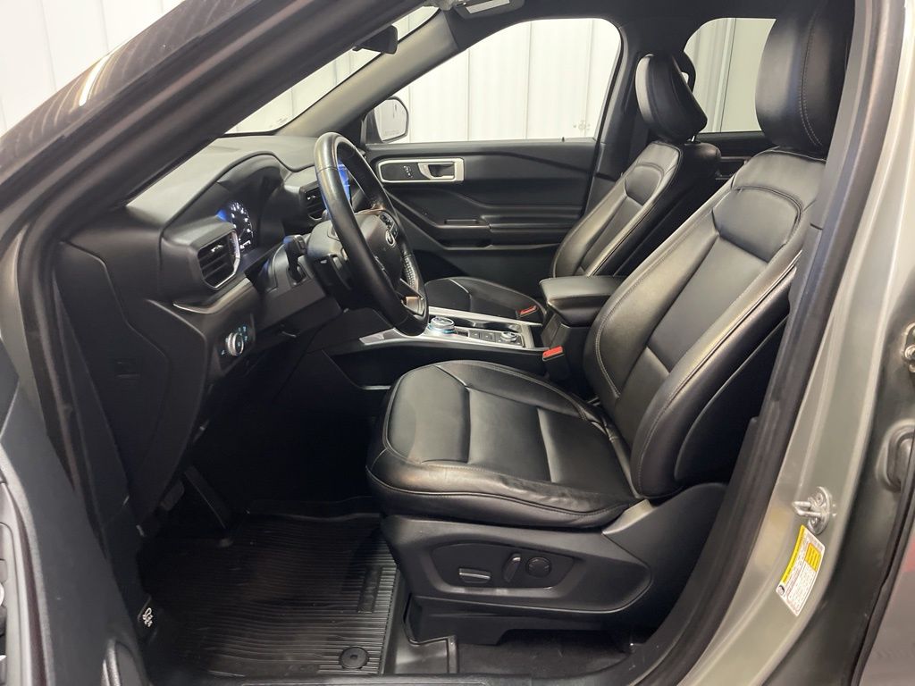 Vehicle image 9 of 22