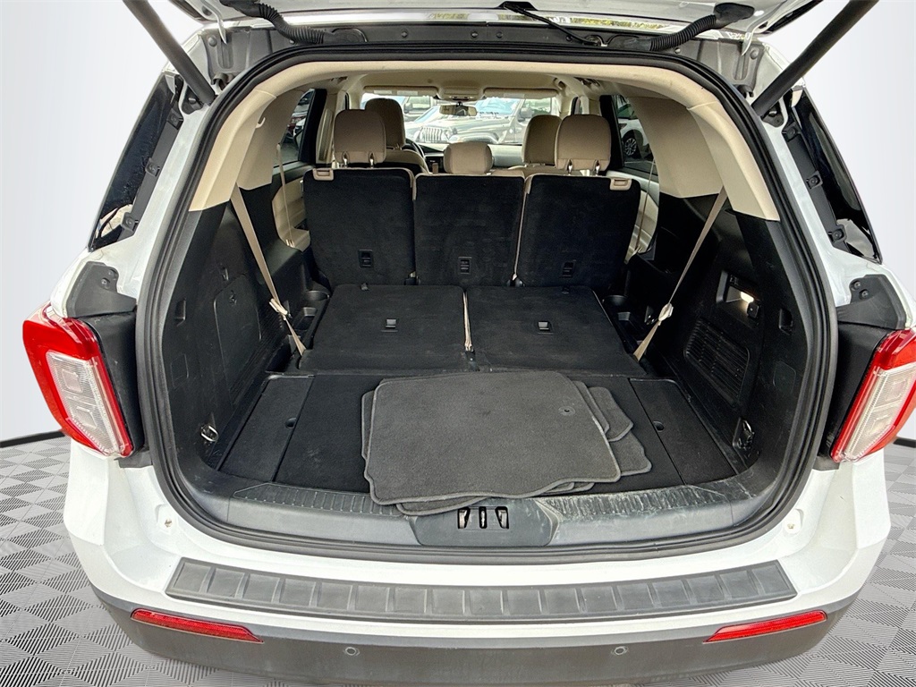 2020 Ford Explorer XLT Image 9 of 33