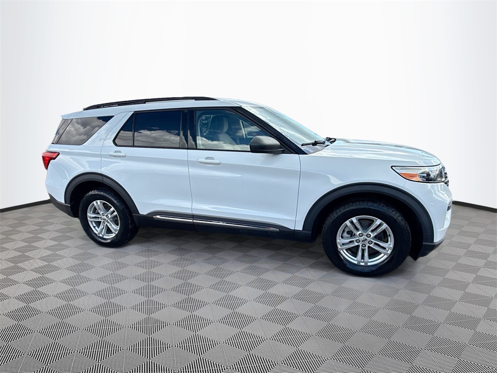 2020 Ford Explorer XLT Image 2 of 33