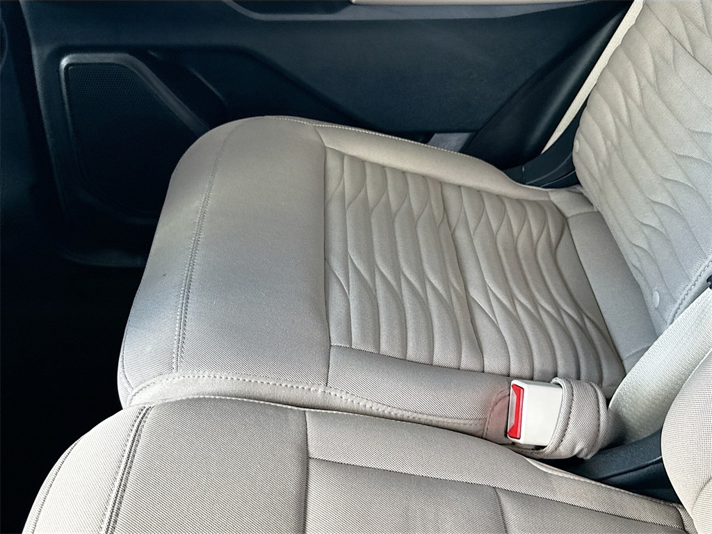 2020 Ford Explorer XLT Image 14 of 33