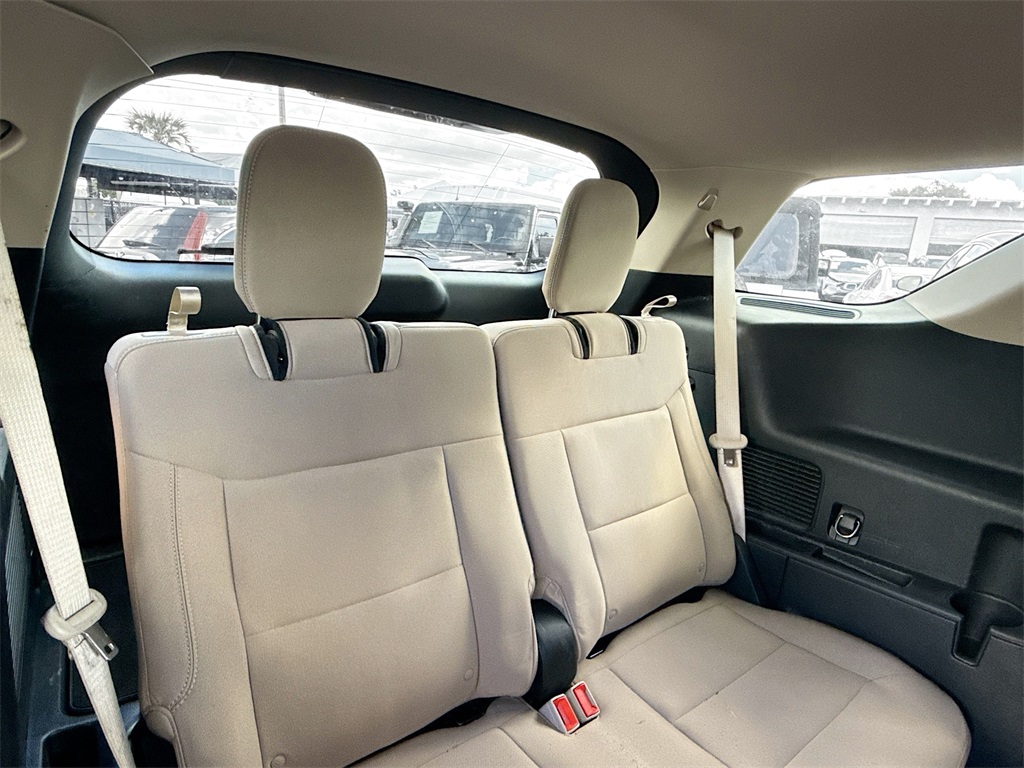 2020 Ford Explorer XLT Image 10 of 33