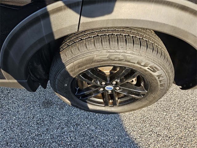 Vehicle image 8 of 10