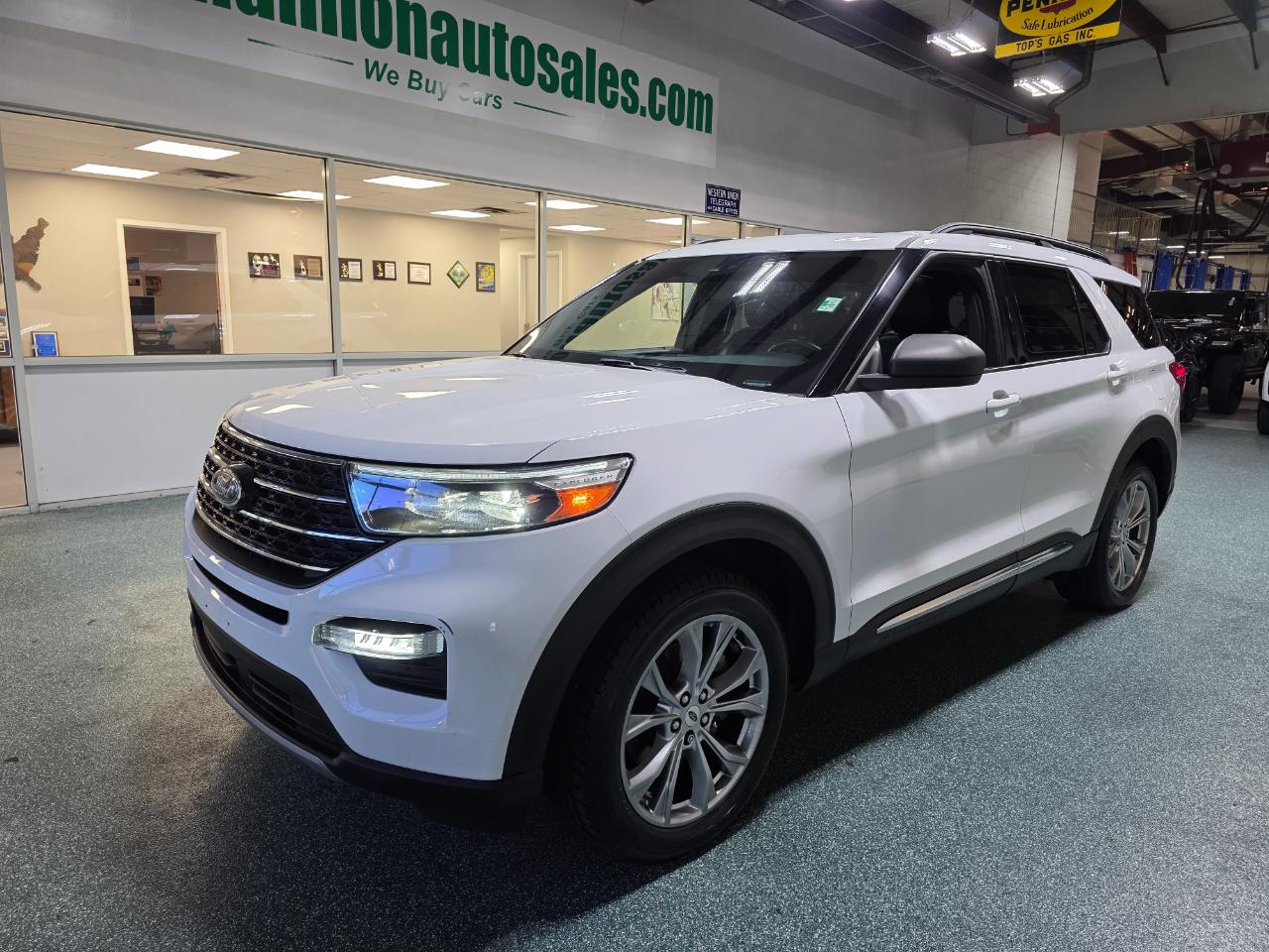 2020 Ford Explorer XLT Image 1 of 49