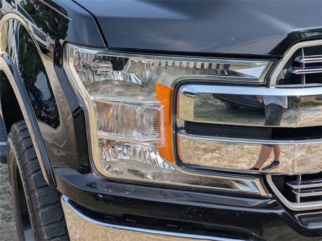 Vehicle image 10 of 32