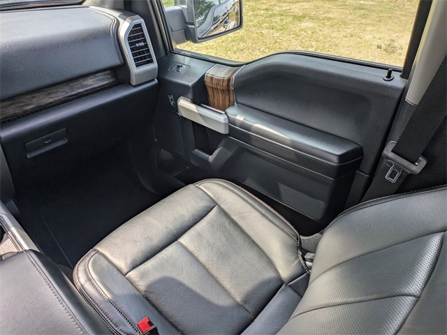Vehicle image 17 of 32
