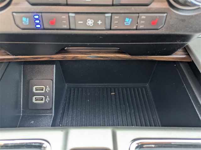 Vehicle image 23 of 32