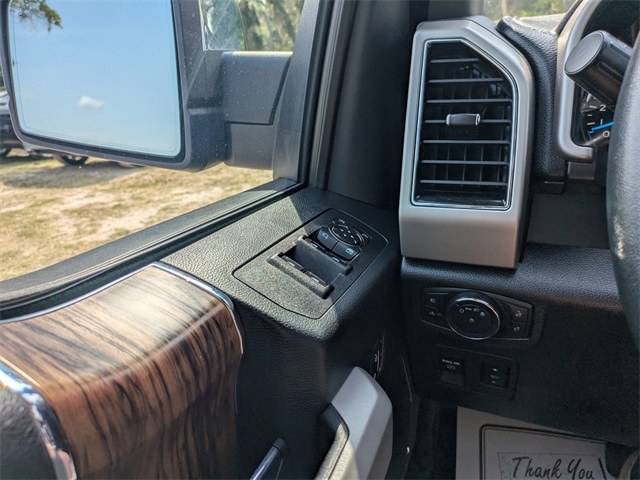 Vehicle image 25 of 32