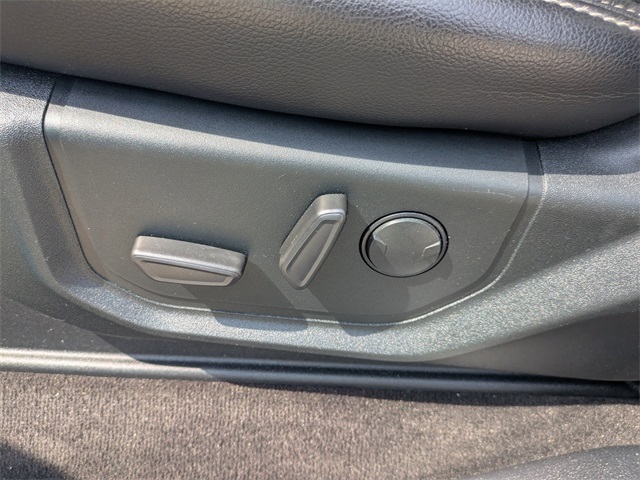 Vehicle image 19 of 32