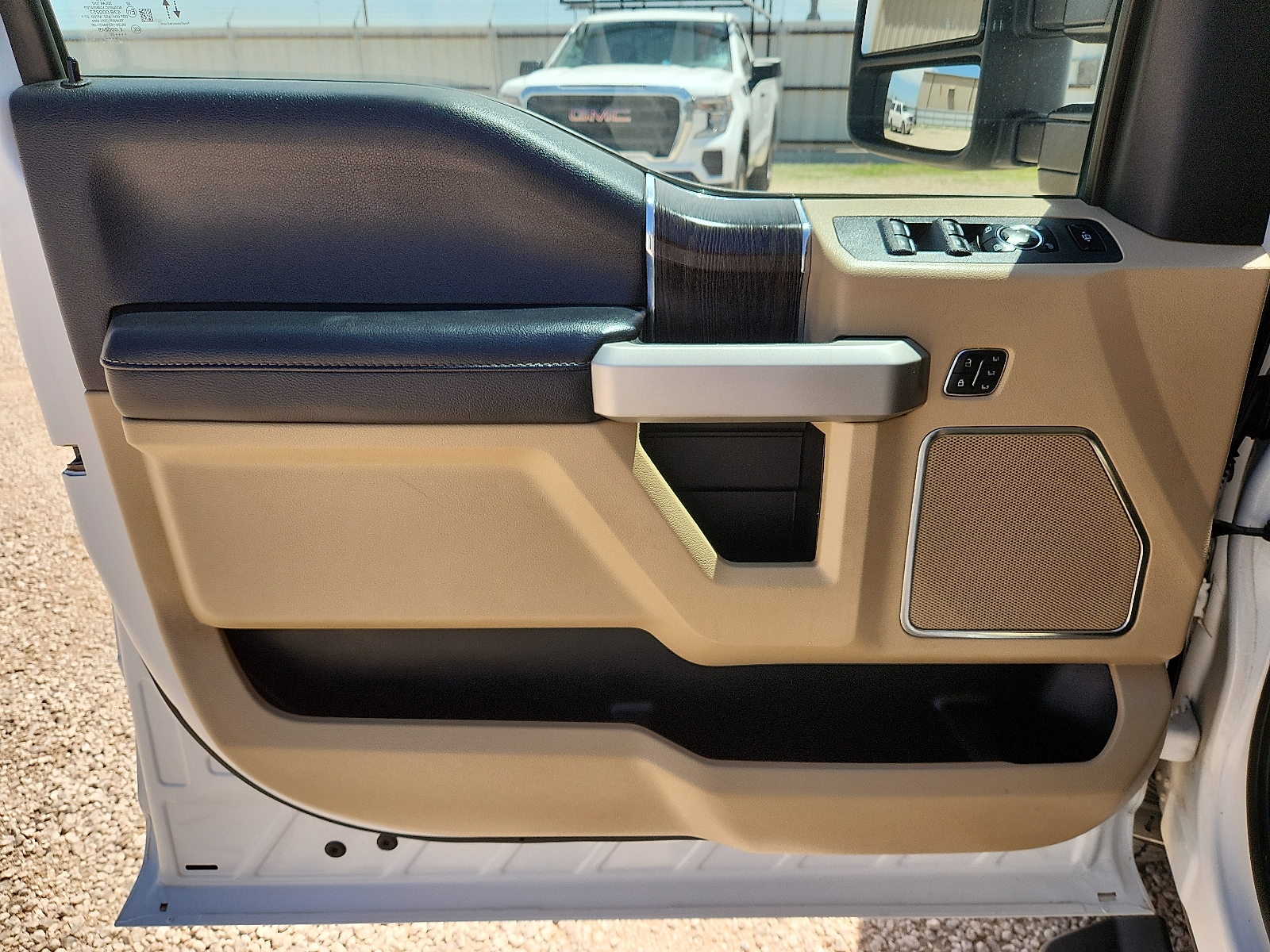 Vehicle image 11 of 20