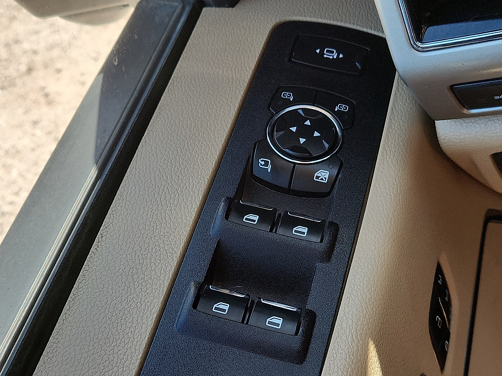 Vehicle image 17 of 20