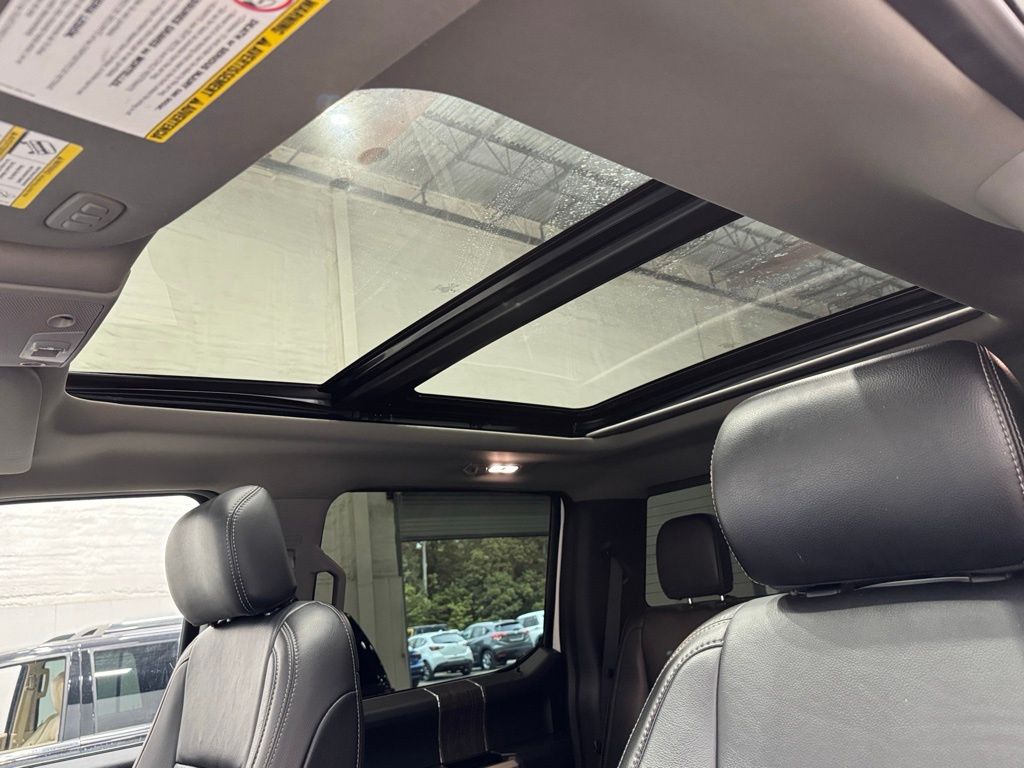 Vehicle image 33 of 41