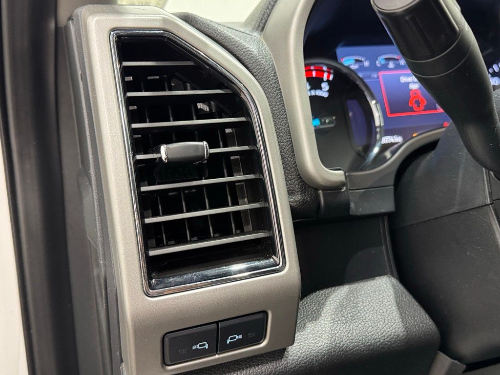 Vehicle image 28 of 41