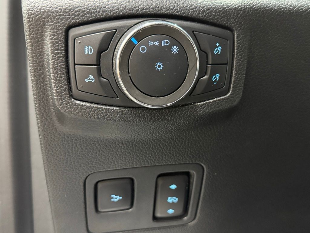 Vehicle image 39 of 41