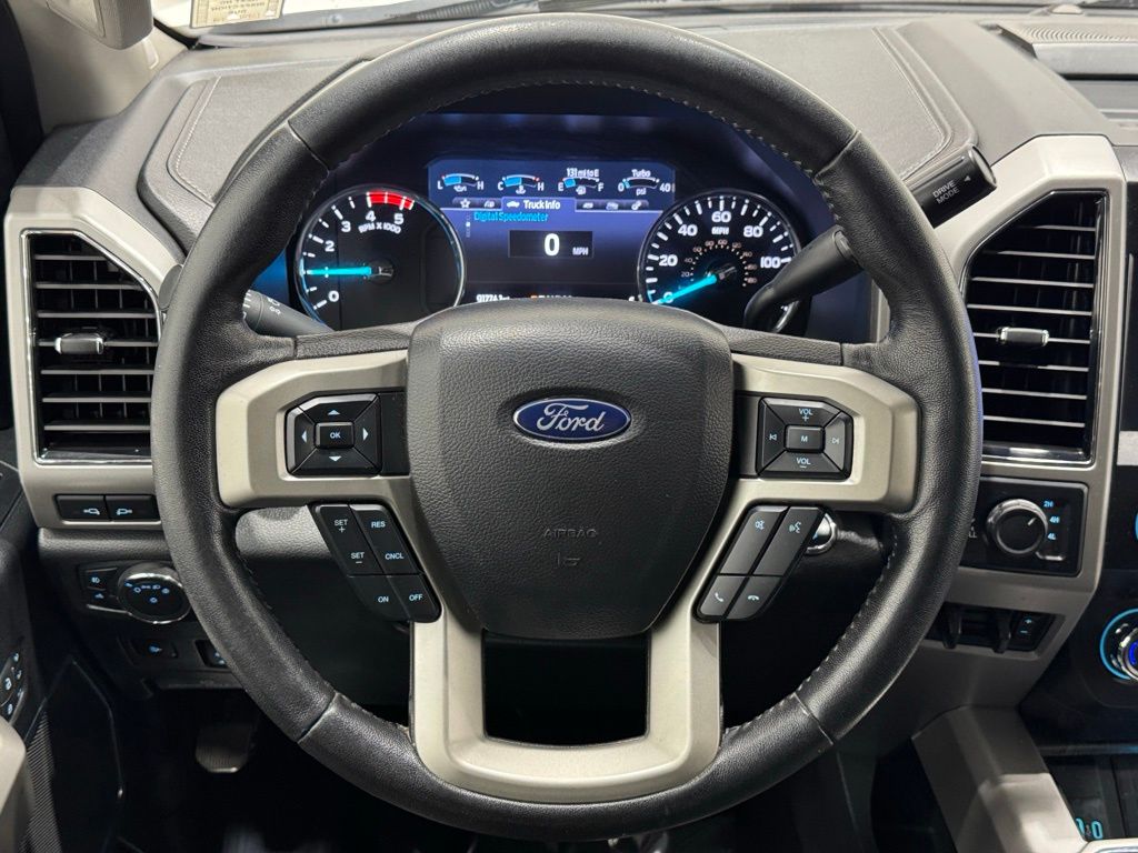 Vehicle image 32 of 41