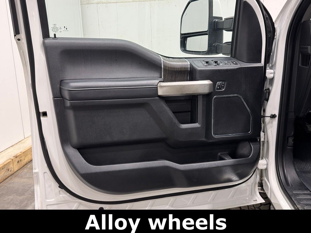 Vehicle image 26 of 41