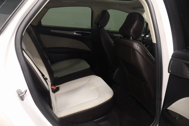 2020 Ford Fusion SE Image 16 of 27