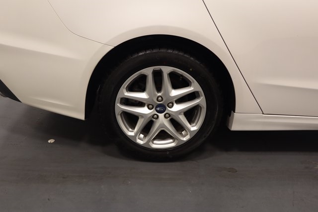 2020 Ford Fusion SE Image 10 of 27