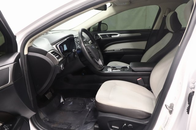 2020 Ford Fusion SE Image 25 of 27