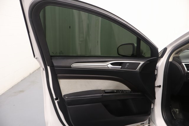 2020 Ford Fusion SE Image 20 of 27