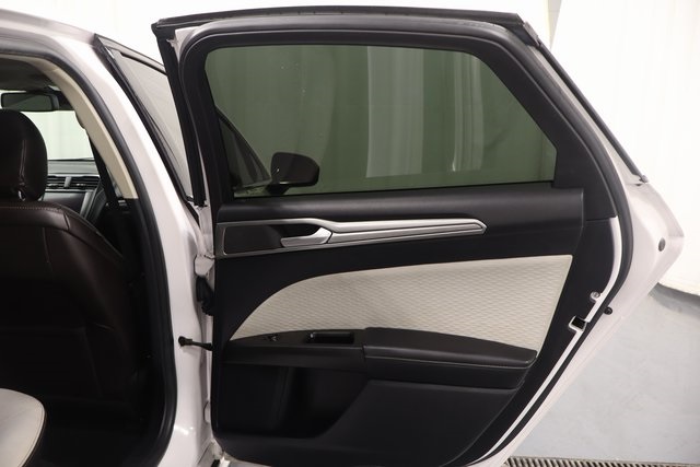 2020 Ford Fusion SE Image 18 of 27