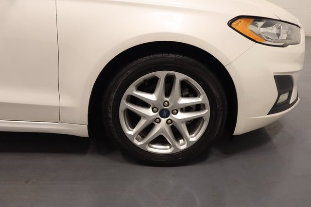 2020 Ford Fusion SE Image 12 of 27