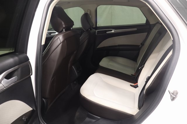 2020 Ford Fusion SE Image 19 of 27