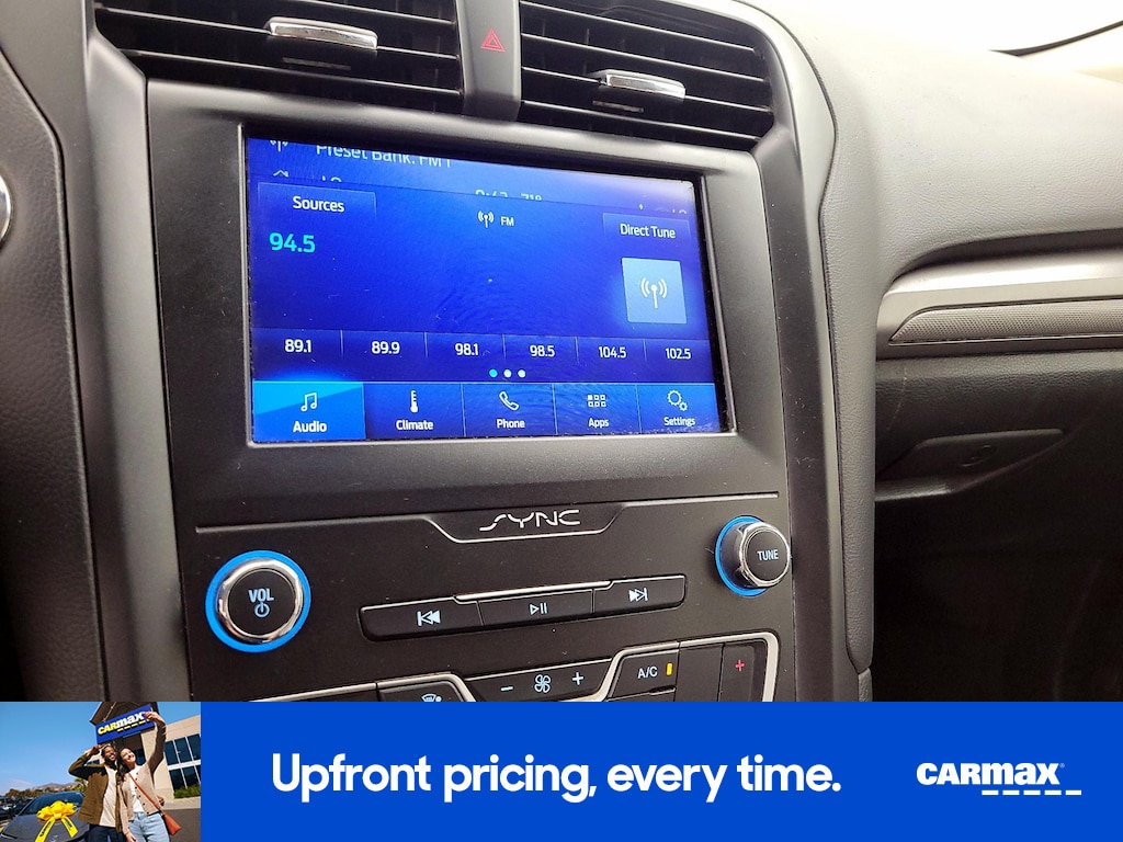 2020 Ford Fusion SE Image 19 of 27