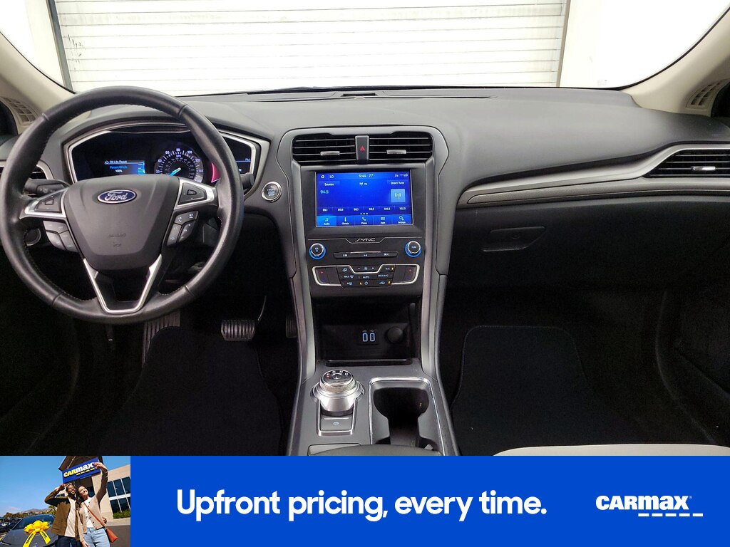 2020 Ford Fusion SE Image 13 of 27