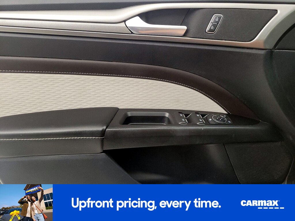 2020 Ford Fusion SE Image 26 of 27