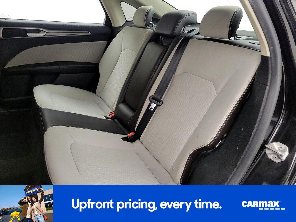 2020 Ford Fusion SE Image 11 of 27