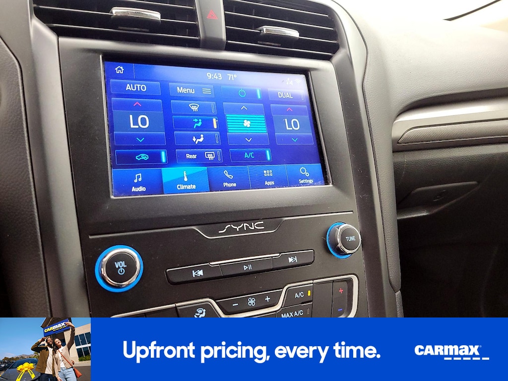 2020 Ford Fusion SE Image 20 of 27