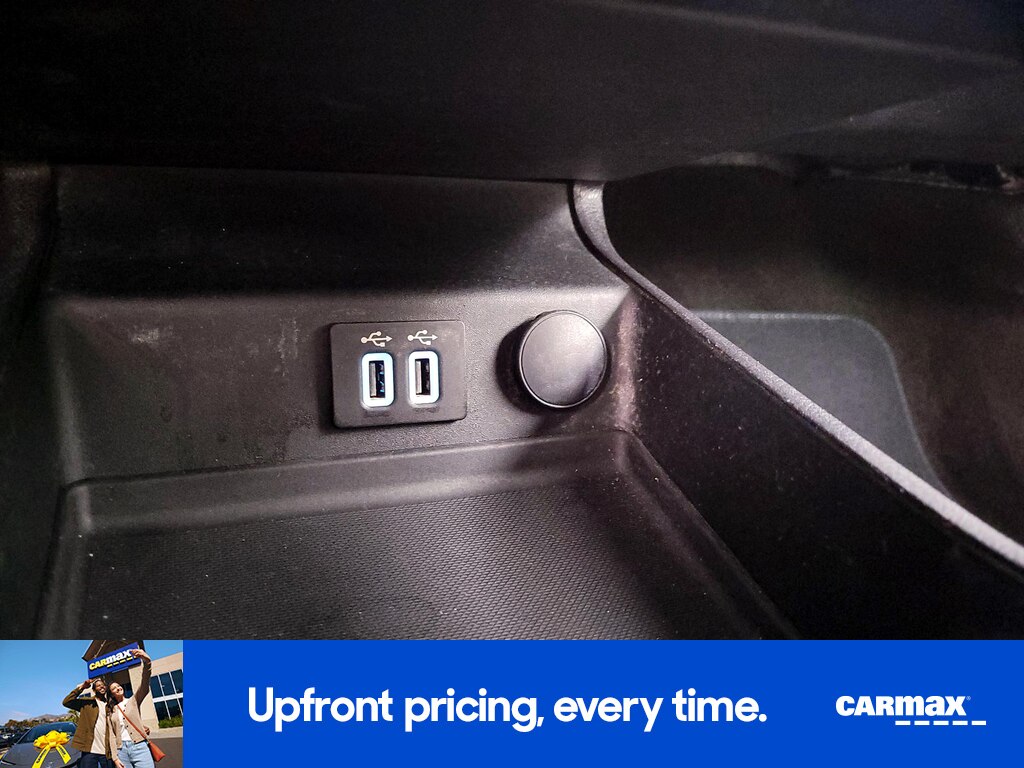 2020 Ford Fusion SE Image 25 of 27