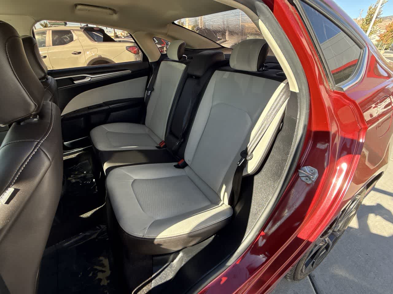 2020 Ford Fusion SE Image 12 of 24