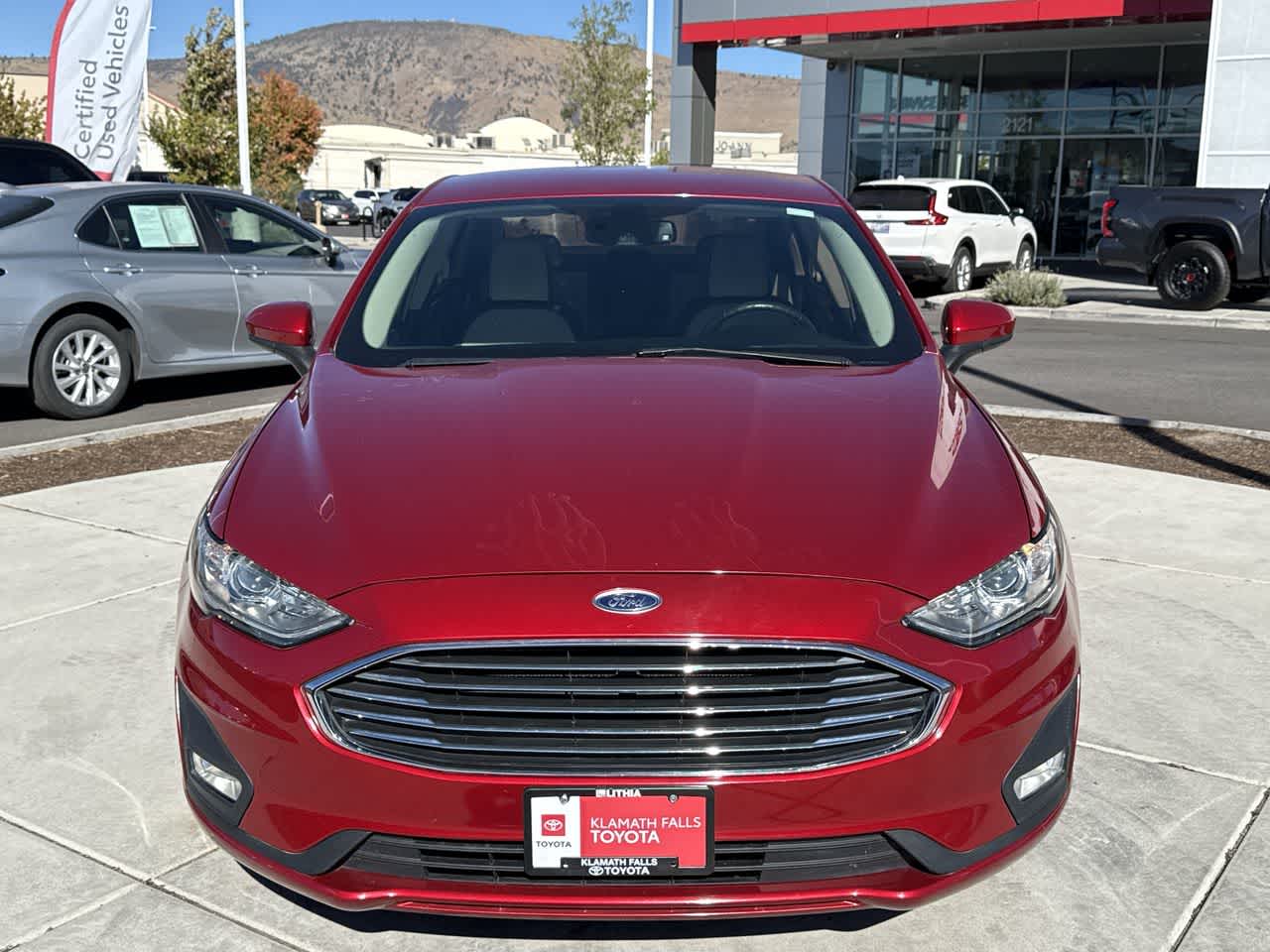 2020 Ford Fusion SE Image 2 of 24