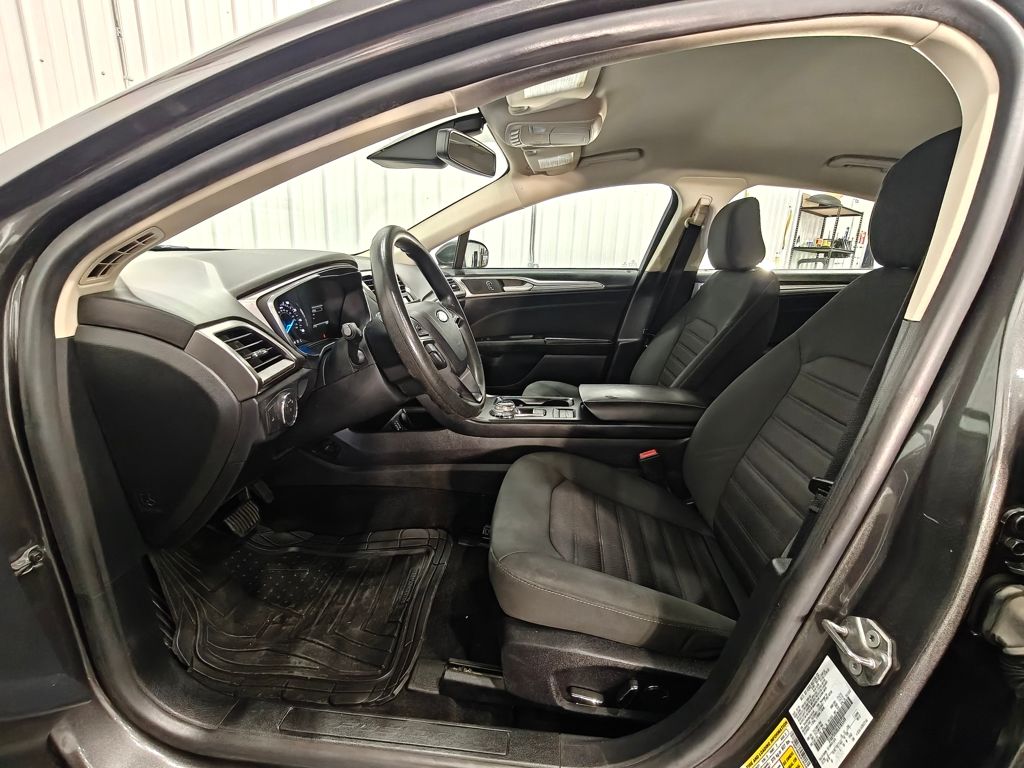 2020 Ford Fusion SE Image 15 of 49