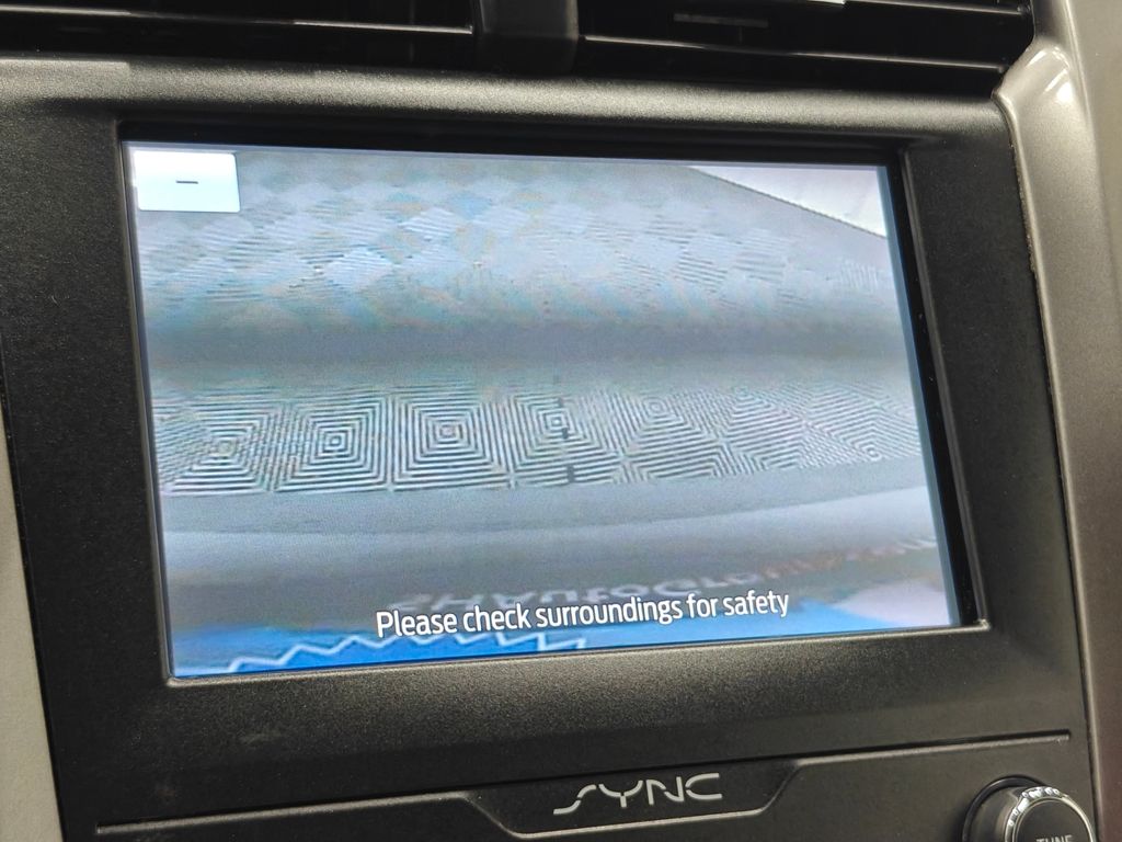 2020 Ford Fusion SE Image 25 of 49