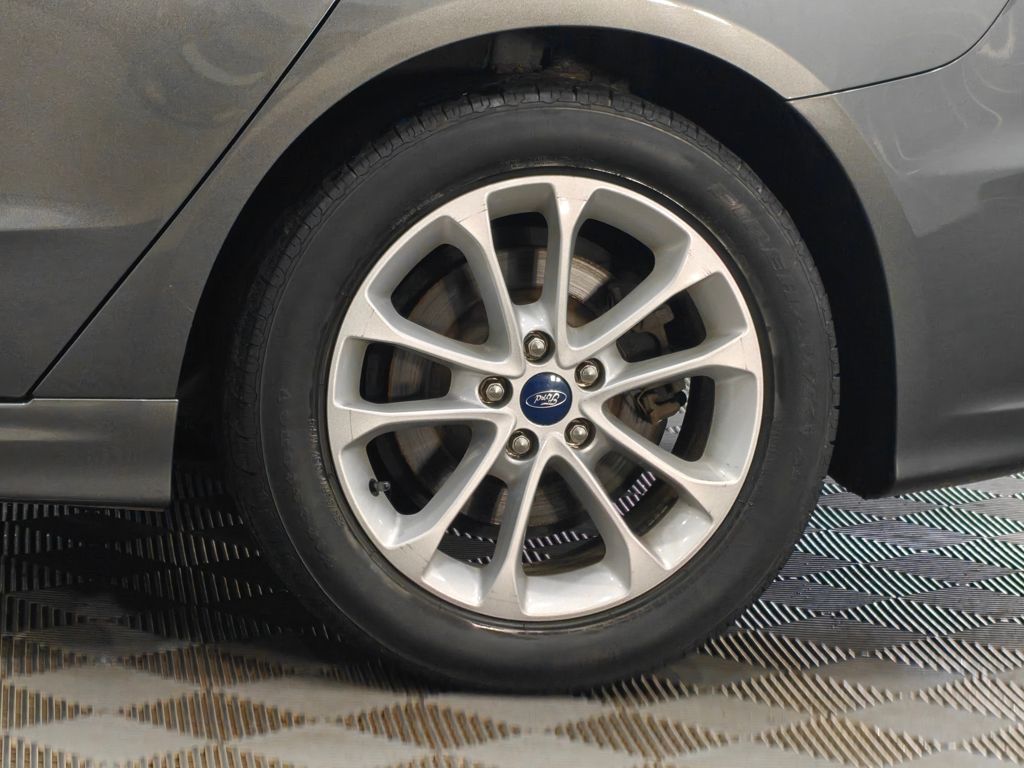 2020 Ford Fusion SE Image 11 of 49