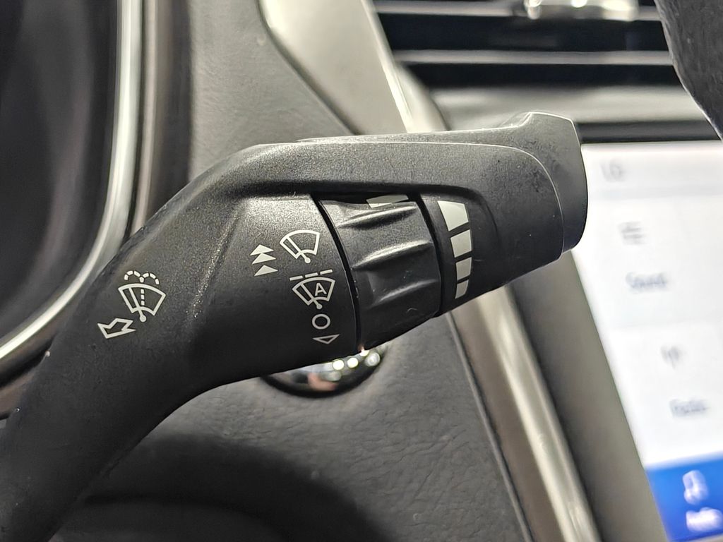 2020 Ford Fusion SE Image 38 of 49