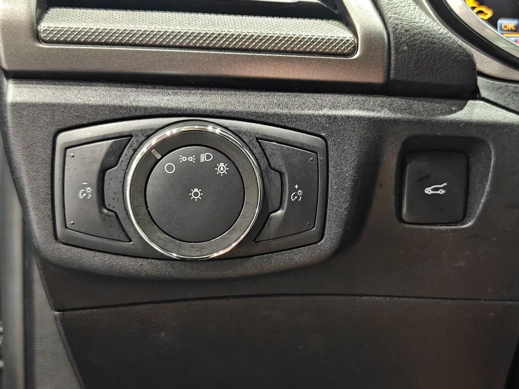 2020 Ford Fusion SE Image 34 of 49