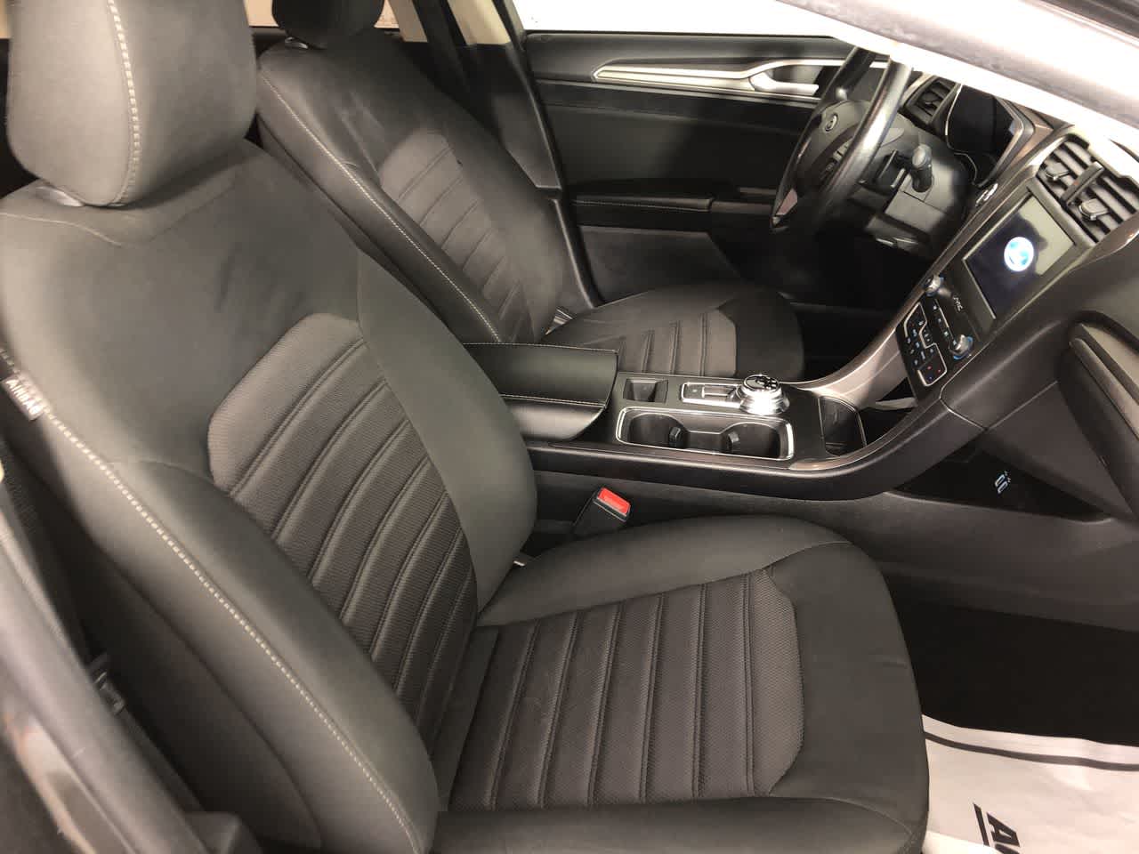 2020 Ford Fusion SE Image 13 of 21