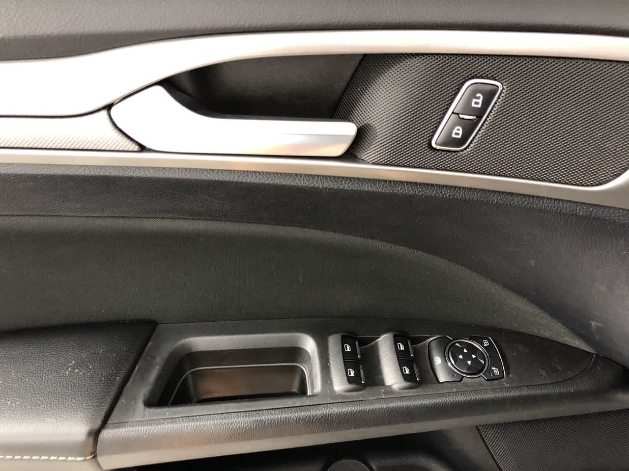 2020 Ford Fusion SE Image 20 of 21