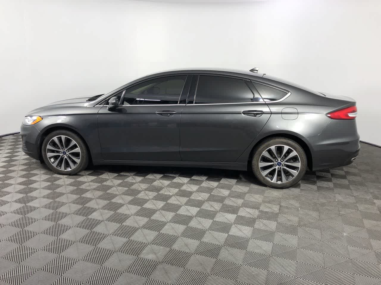 2020 Ford Fusion SE Image 9 of 21