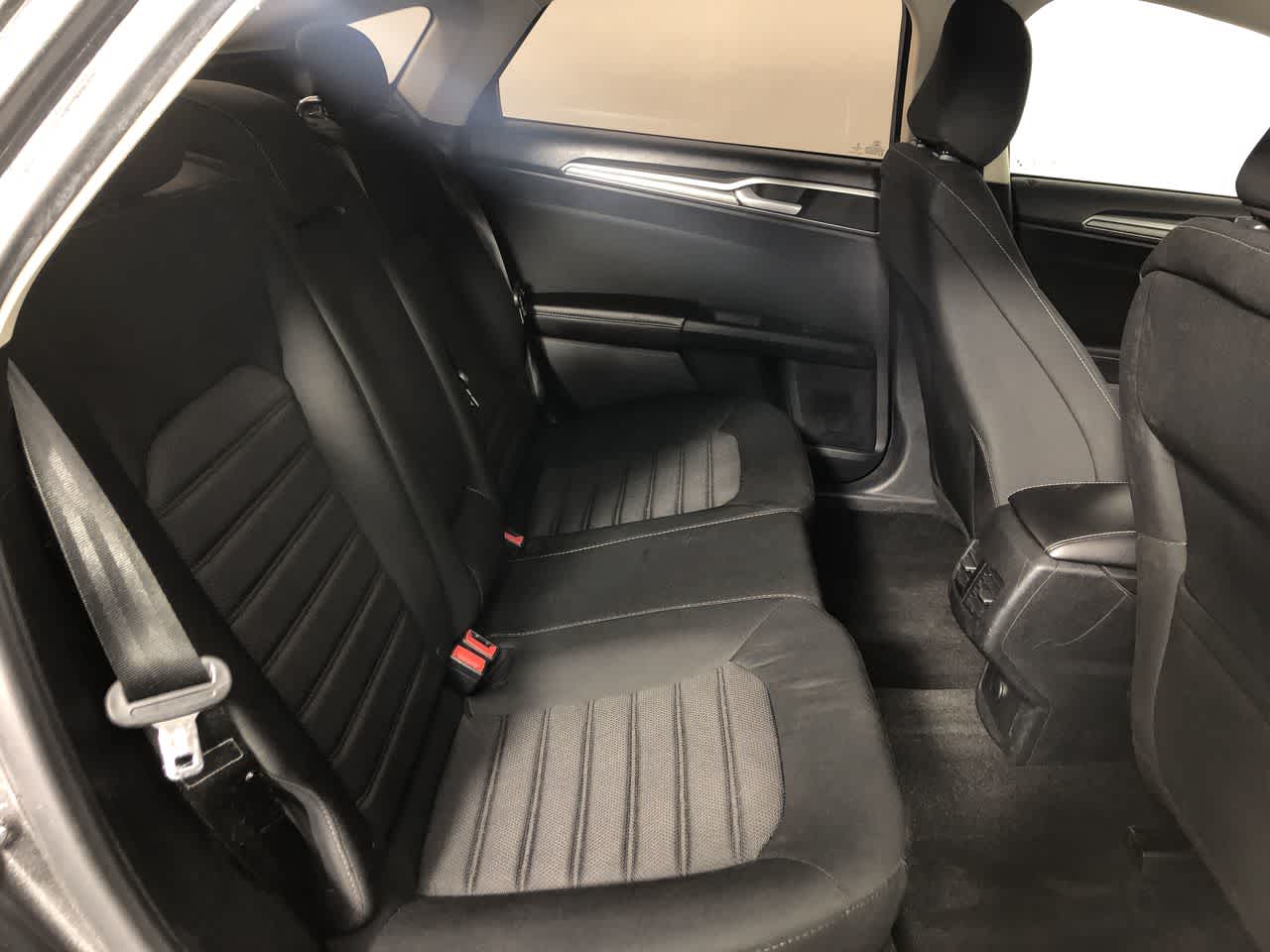 2020 Ford Fusion SE Image 14 of 21