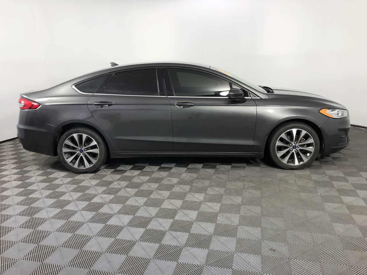 2020 Ford Fusion SE Image 5 of 21