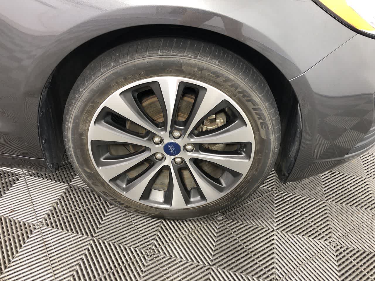 2020 Ford Fusion SE Image 10 of 21