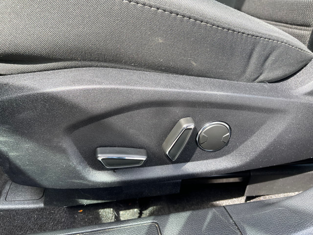 Vehicle image 15 of 32