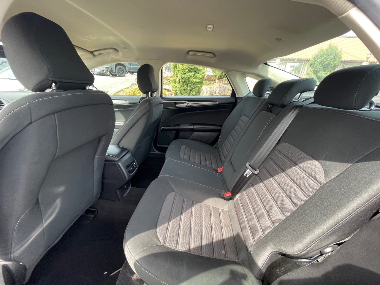 Vehicle image 16 of 32