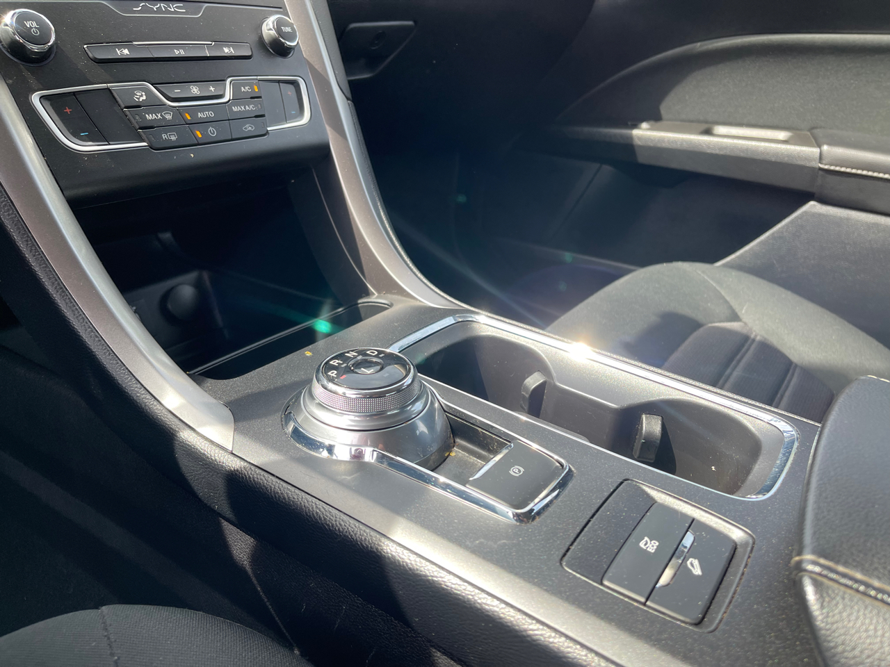 Vehicle image 26 of 32
